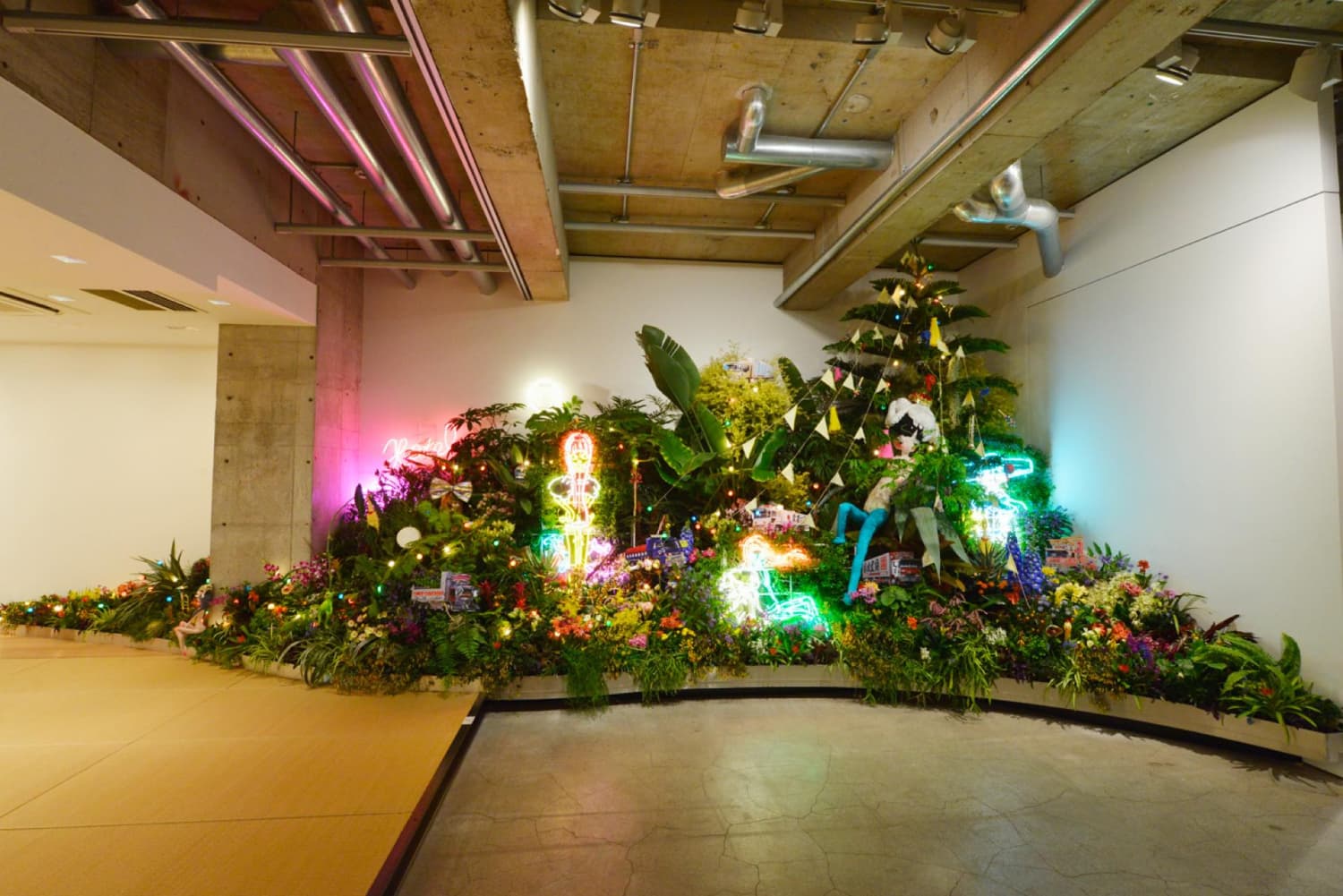 「すべてが至福の海にとけますように」Kaikai Kiki Gallery(東京、日本), 2014年